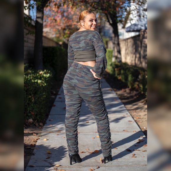 She Is In Charge Set - Picture 4 of 4